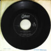 The Cats - I Walk Through The Fields / Take Me With You (7") - 画像 (5)