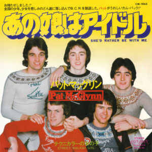 Pat McGlynn = Pat McGlynn - She'd Rather Be With Me = あの娘はアイドル (7", Single)