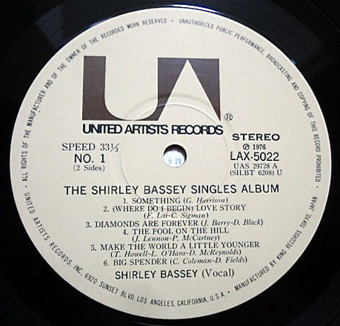 Shirley Bassey - The Shirley Bassey Singles Album (LP, Comp) - 画像 (3)