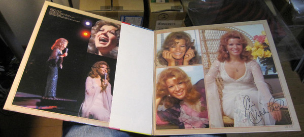 Vikki Carr - The Story Of A Woman - Live In Japan (2xLP, Album) - 画像 (3)